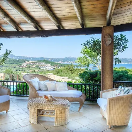 Con Piscina E Vista Villa
