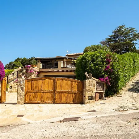 Villa Con Piscina E Vista Baja Sardinia
