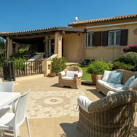 Con Piscina E Vista Villa Baja Sardinia