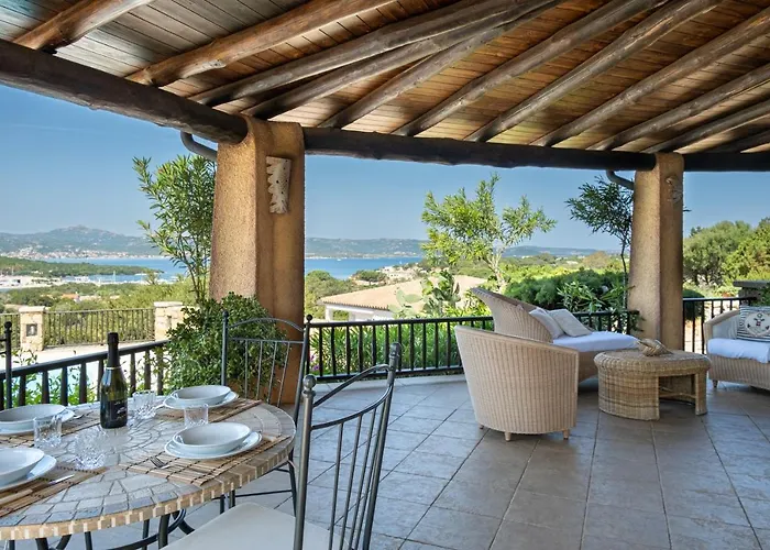 Con Piscina E Vista Villa *
